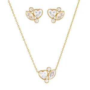 Elegante conjunto de joyas chapado en oro de 18k con collar y pendientes de circonita