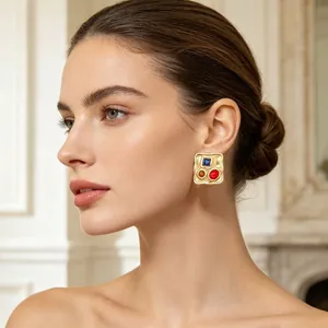 Boucles d'oreilles carrées vintage plaquées or 18 carats avec pierres de couleur