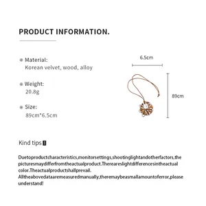 Detalles de especificaciones para collar con colgante de flor de madera y cordón de terciopelo