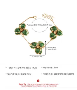 Vista detallada de pulsera vintage de flores verde oscuro con medidas y dimensiones