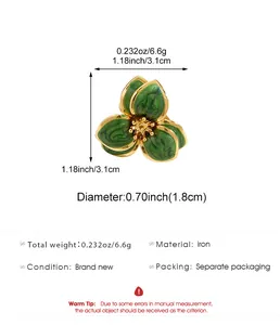 Vista detallada con dimensiones y especificaciones de la joya de flor verde esmeralda