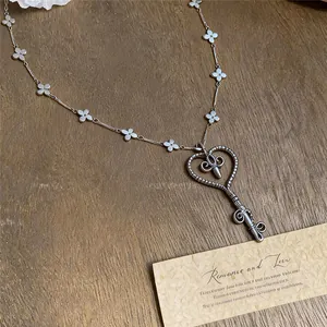 Collar de Pendiente de Llave de Corazón Francés Mujer Aleación Perla Artificial Strass Lazo de Cinta Cadena Clavícula