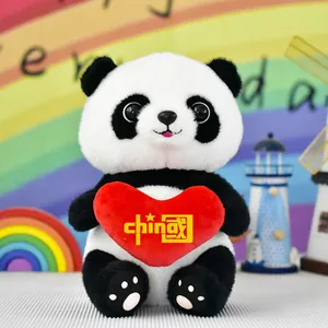 Schattige zittende reuzenpanda knuffel met een helder rood hart en China opschrift