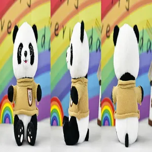 Gedetailleerde weergaven vanuit meerdere hoeken van een panda-pluchen pop