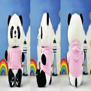Detailweergaven van de voor-, zij- en achterkant van een panda-knuffel met een roze hoodie