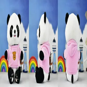 Gedetailleerde weergaven van een schattige pandaknuffel met roze hoodie vanuit meerdere hoeken