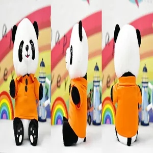 Gedetailleerde weergaven van een panda-knuffel met een oranje poloshirt vanuit verschillende hoeken.