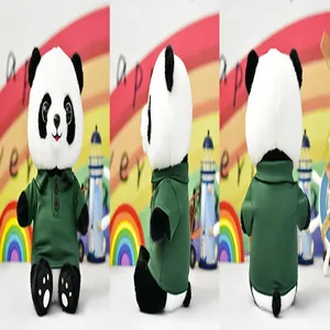 Schattige panda knuffel met donkergroen poloshirt vanuit drie verschillende hoeken