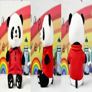 Gedetailleerde driezijdige weergave van een schattige panda knuffel met rood shirt