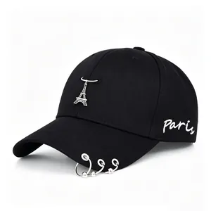 Berretto da Baseball Unisex in Cotone Con Anelli di Metallo Pendente Torre Eiffel e Ricamo Paris Streetwear Fashion Hip Hop