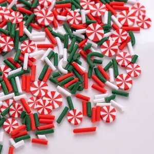 Confettis de Noël en pâte polymère rouge et vert et tranches de menthe pour DIY