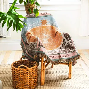 Grande couverture bohème tissée avec le motif tarot 'The Star' et franges élégantes