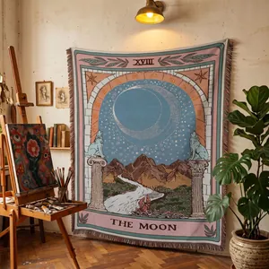 Couverture en tapisserie tissée carte de tarot La Lune dans un studio d'art vintage