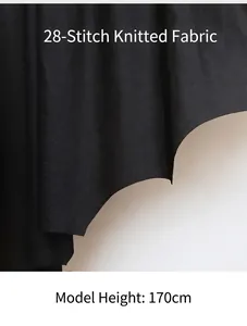 Détail du tissu en maille de haute qualité de cette cape de chauve-souris noire d'Halloween