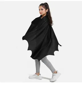 Cape noire en forme d'aile de chauve-souris pour cosplay d'Halloween pour enfants, vue de profil