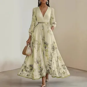 Robe longue élégante vintage à fleurs, col en V et taille cintrée style français.
