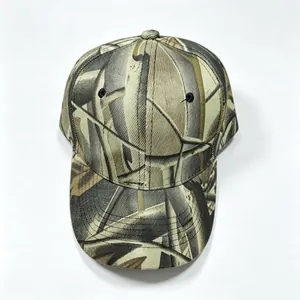 Vue macro détaillée du motif de camouflage et de la texture de qualité de cette casquette