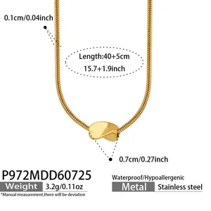 Vista dettagliata della collana a catena serpente oro con misure di peso e taglia