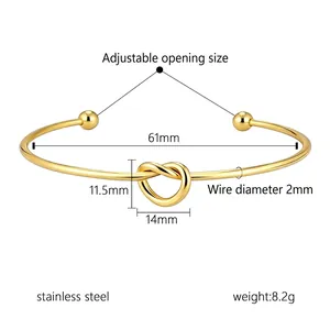 Specifiche dettagliate del bracciale rigido dorato in acciaio con nodo a cuore