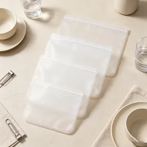 Vue détaillée de sacs de conservation alimentaires givrés avec fermeture à glissière