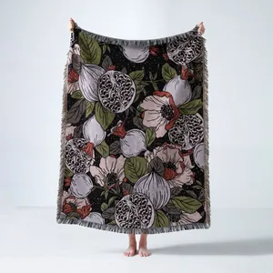 Coperta tessuta bohémien con motivo floreale di melograno vintage e bordi a frange