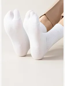 Detailed view of white cotton split-toe Tabi socks for men showing ribbed texture