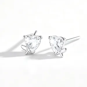 Boucles d'oreilles cœur en argent fin S999 avec zircon et détail papillon élégant