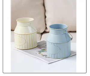 Vasi da fiori decorativi in metallo stile boccale di latte vintage panna e blu colori