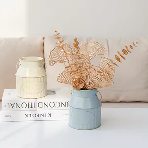 Vaso da Fiori Vintage in Metallo Secchio in Latta Invecchiato Con Manico in Legno Artigianale per Arredamento Casa e Matrimonio