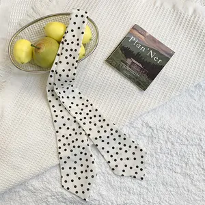 Eleganter weißer Satin-Schmaler Schal mit Punkten, dekoriert mit Zitronen und Buch