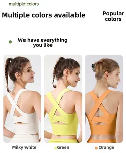 Vista posteriore di reggiseni sportivi con spalline incrociate in bianco, verde e arancione