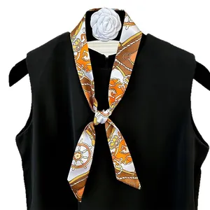 Seidenschal mit orange-braunem Nautik-Print für professionelle Damenbekleidung