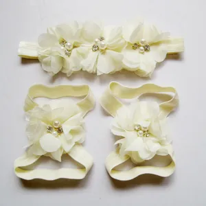 Ensemble bandeau à fleurs en mousseline crème et sandales pieds nus faits main pour bébés