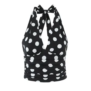 Vintage-Stil Neckholder-Top in Schwarz mit weißen Punkten und schicker geraffter Taille.