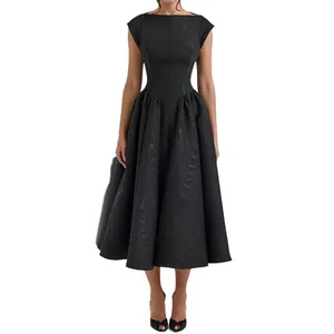 Robe mi-longue noire élégante de style français avec un tissu à texture très fine.