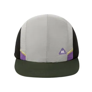 Vorderansicht einer Retro-Schnelltrocknende 5-Panel-Farbblock-Baseballkappe in Grau-Oliv.