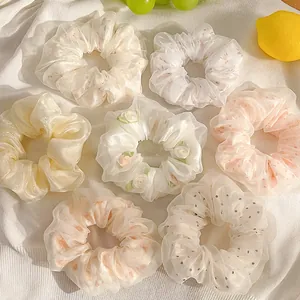 Sortierte Haargummis aus Organza mit Blumen und Spitze in süßen Sommerstilen für Haar