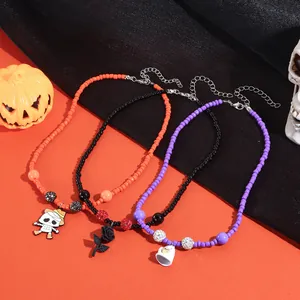 Set van drie kleurrijke Halloween kralenkettingen met spook en skelet bedeltjes