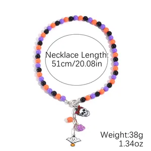 Kleurrijke Halloween kralenketting met schedel vleermuis pompoen bedeltjes, 51cm lang