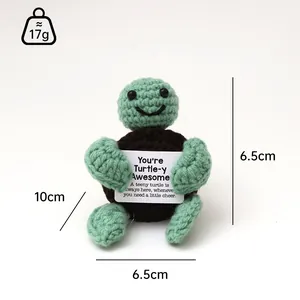 Muñeco de tortuga hecho a mano con etiquetas de tamaño de 6,5 cm y una tarjeta.