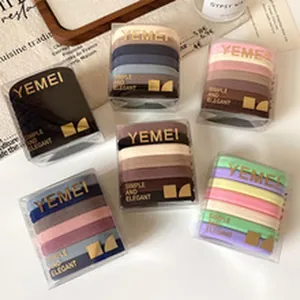 Set aus eleganten bunten elastischen Haarbändern in minimalistischer Verpackung für Damen