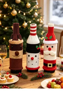 Copribottiglie di vino natalizi lavorati a maglia con Babbo Natale, pupazzo di neve e renna.
