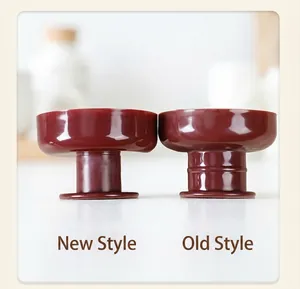 Vergleich zwischen neuem und altem Donut-Form-Design aus dunkelbraunem Kunststoff.