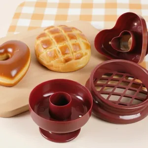 DIY Donut- und Kuchenform-Set mit verschiedenen Formen für das Backen zu Hause.