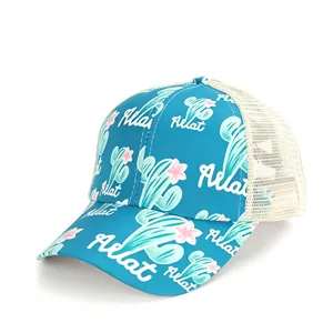 Détail du dos en mesh respirant et de l'imprimé floral cactus sur la casquette de baseball bleue