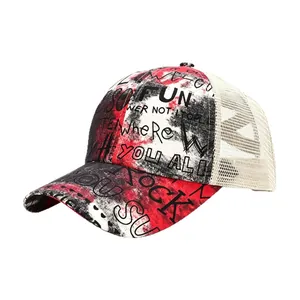 Casquette de baseball en maille avec imprimé graffiti rouge et noir pour queue de cheval