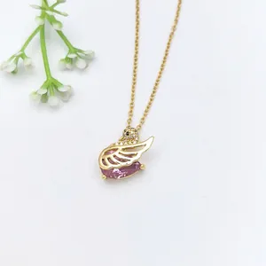 Elegante collana con cigno dorato e ciondolo in cristallo rosa brillante da donna