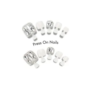 Faux Ongles de Pied à Coller avec Strass Pailletés Blanc Argent Ongles de Pied Amovibles pour Femmes Kit Manucure