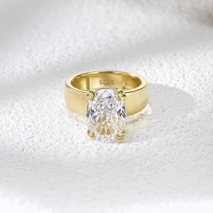 Detailed view of oval ice-cut cubic zirconia ring in gold-plated S925 sterling silver