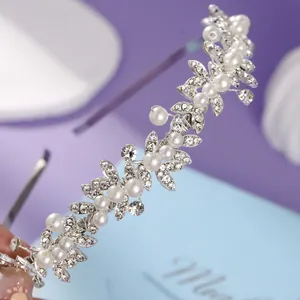 Serre-tête de mariée élégant avec perles et strass motif feuilles pour mariages